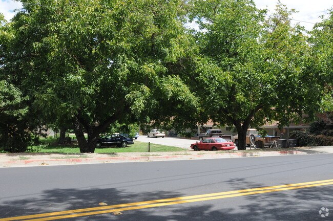 Foto de - 513 N Harbor Blvd