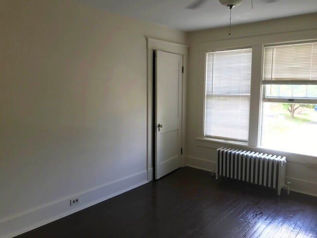 Building Photo - 416 Cherry Ave