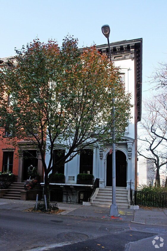 Building Photo - 138 Columbia Hts
