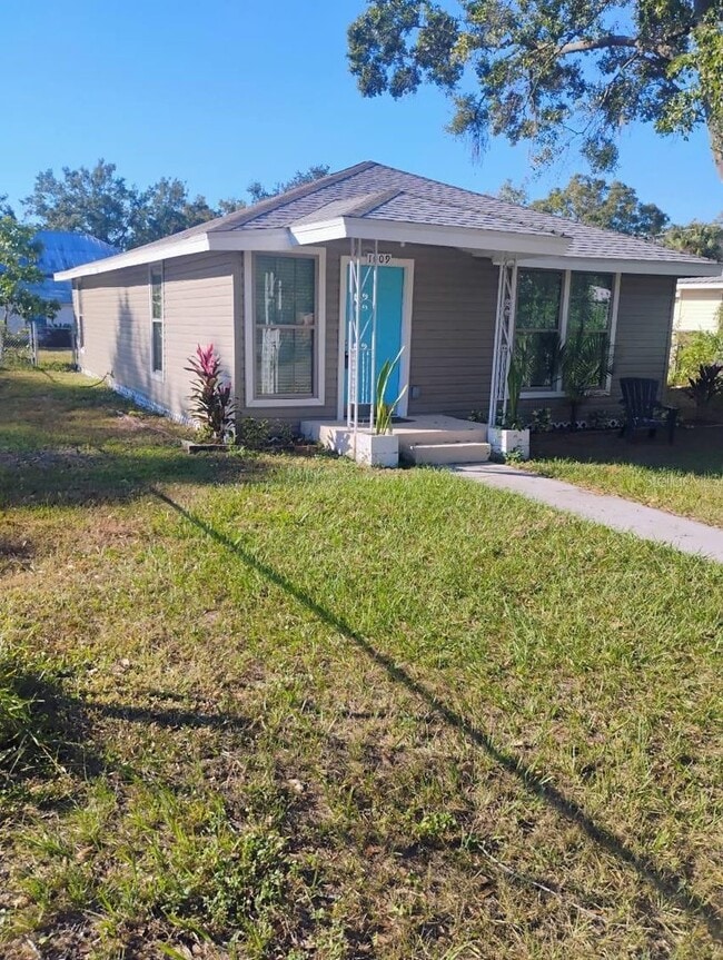 Building Photo - 1009 NE 5th St