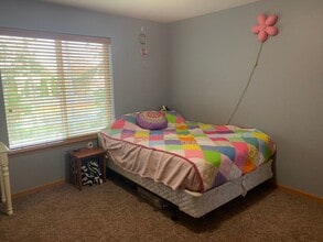 Building Photo - 564 NW Oxford Pl