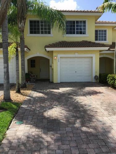 Foto principal - 1203 Imperial Lake Rd