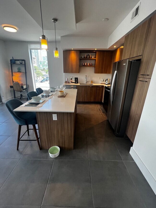 Foto del edificio - 215 NE 27th St