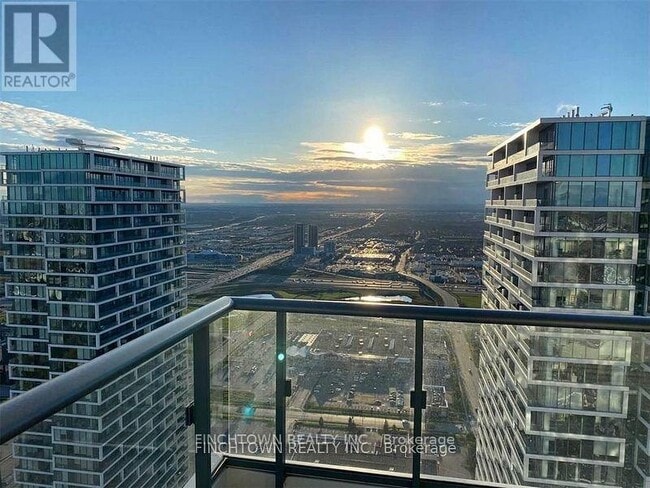 Building Photo - 950 Portage Pkwy