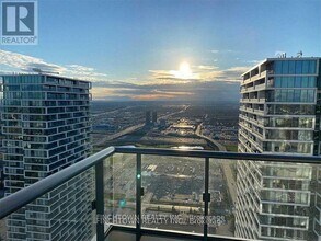 Building Photo - 950 Portage Pkwy