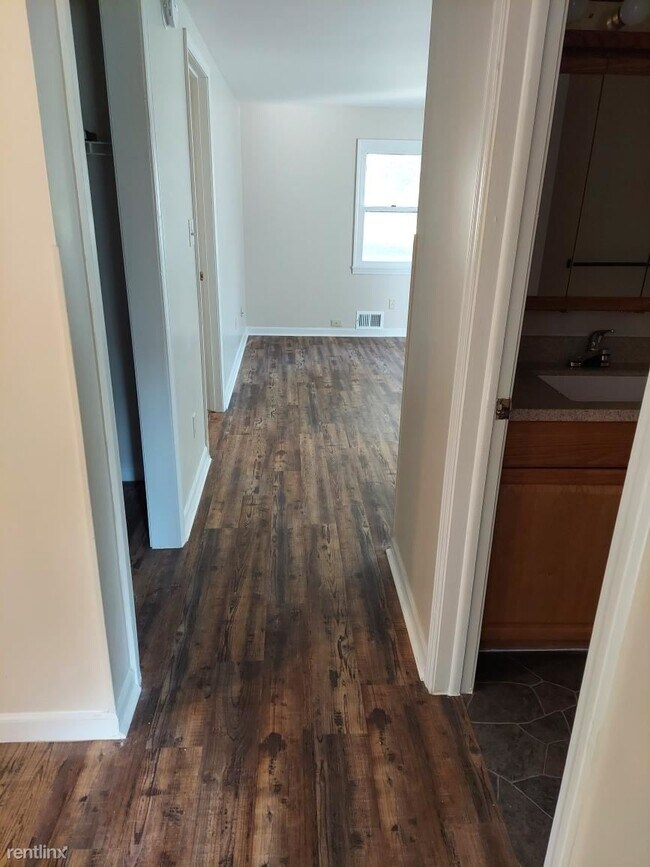 Building Photo - 2 br, 1 bath House - 113 Morris Rd REMODEL...