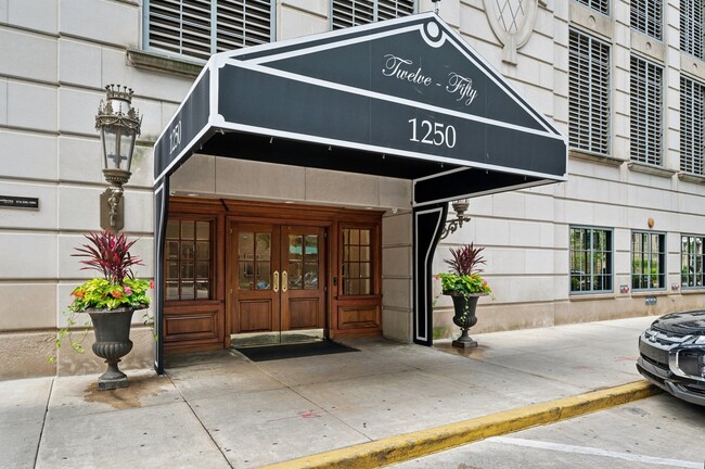 Foto del edificio - 1250 N Dearborn St
