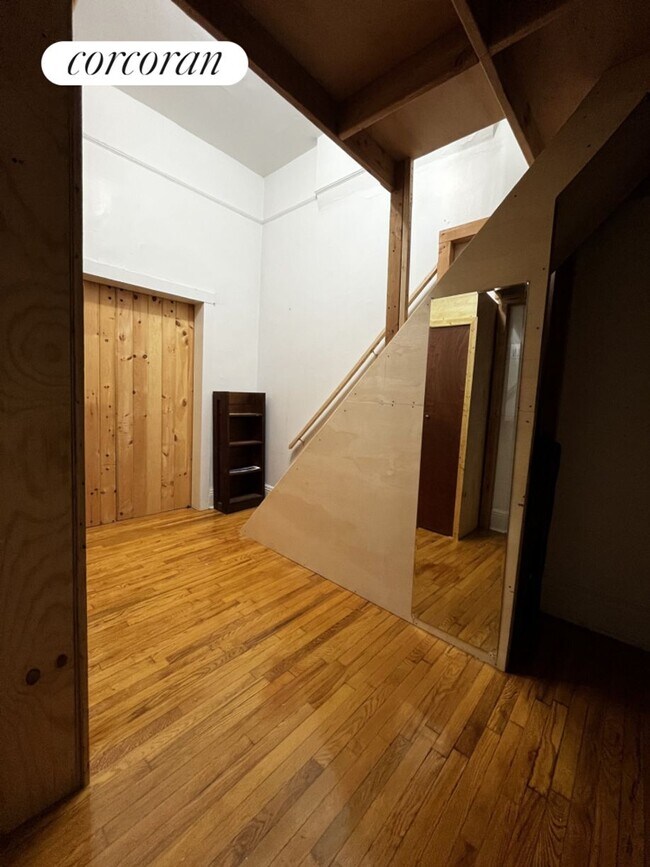 Building Photo - 424 E 85th St