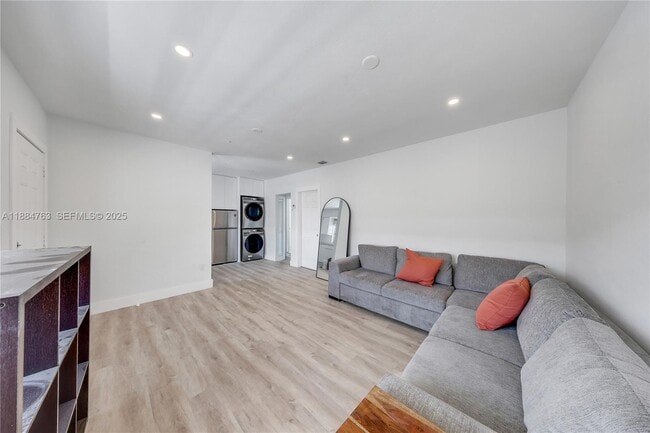 Foto del edificio - 2464 SW 22nd St