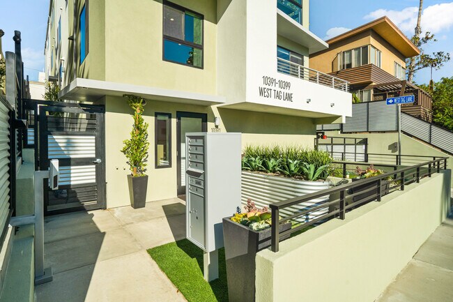 Foto del edificio - 10393 Tag Ln