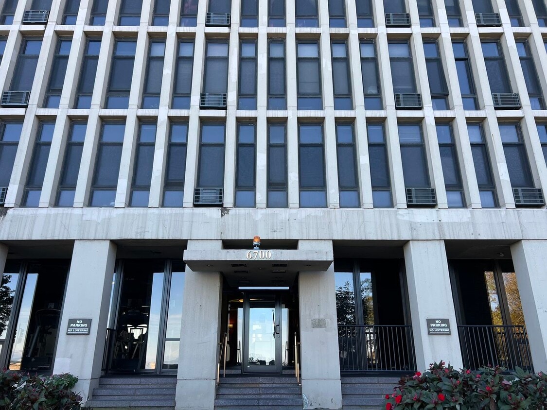 Primary Photo - 6700 S South Shore Dr