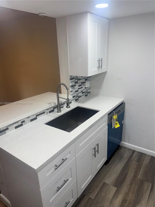 Building Photo - 3183 Coral Lake Dr