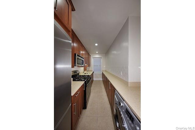 Foto del edificio - 365 Stewart Ave