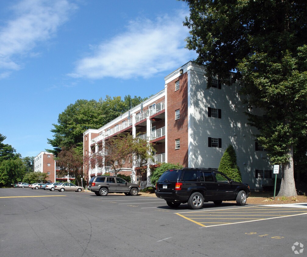 Greentree Condominium Apartments in Weymouth, MA
