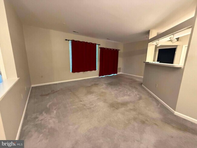 Building Photo - 8204 Blue Heron Dr