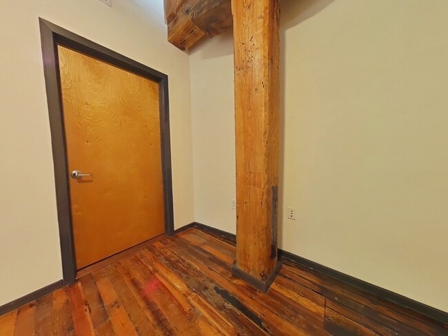 Building Photo - 110 S 15th St