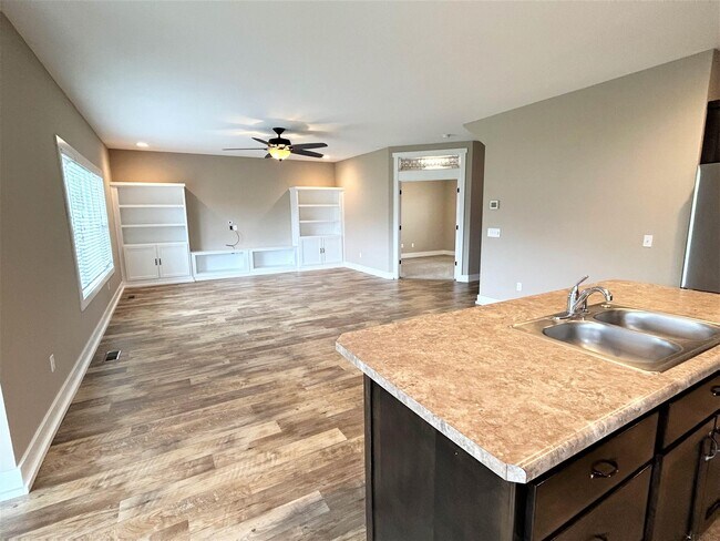 Foto del edificio - 13221 Hawks View Blvd