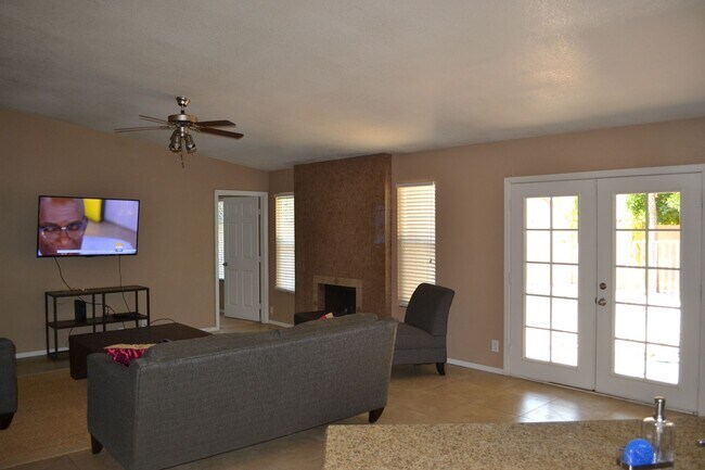 Building Photo - great home in scottsdale with pool and solar