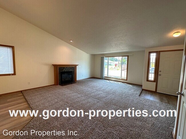 Building Photo - 3 br, 2 bath House - 10431 SE Liebe St