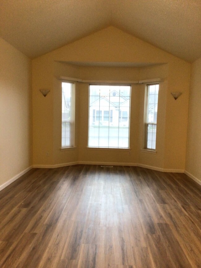 Building Photo - 3 Bedroom Home in Sherwood Neighborhood