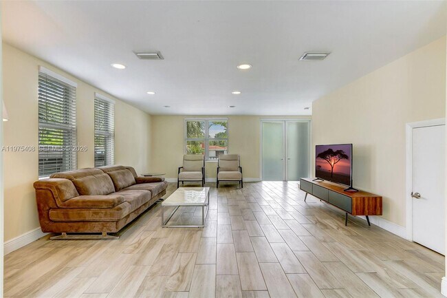 Foto del edificio - 1578 NE 110th St