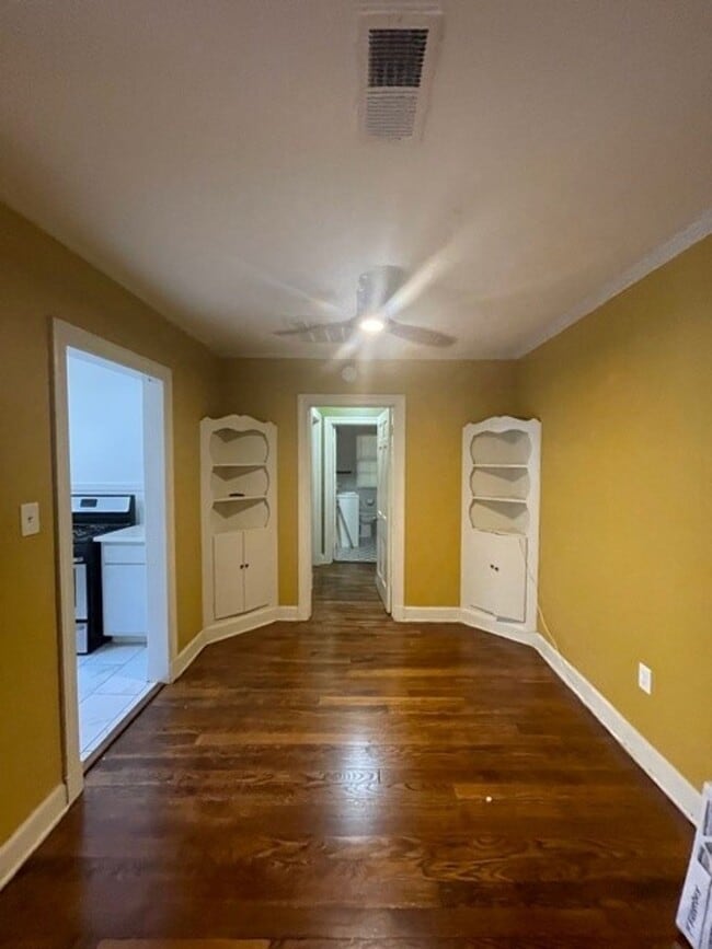 Building Photo - Wonderful 1 Bedroom near Chickasaw Gardens