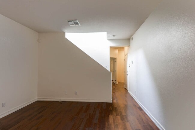 Building Photo - Beautiful Southwest 2 Bed, 2 Bath House!