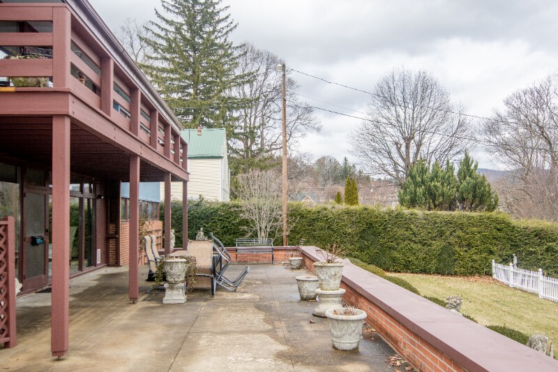 Foto principal - 206 W Main St