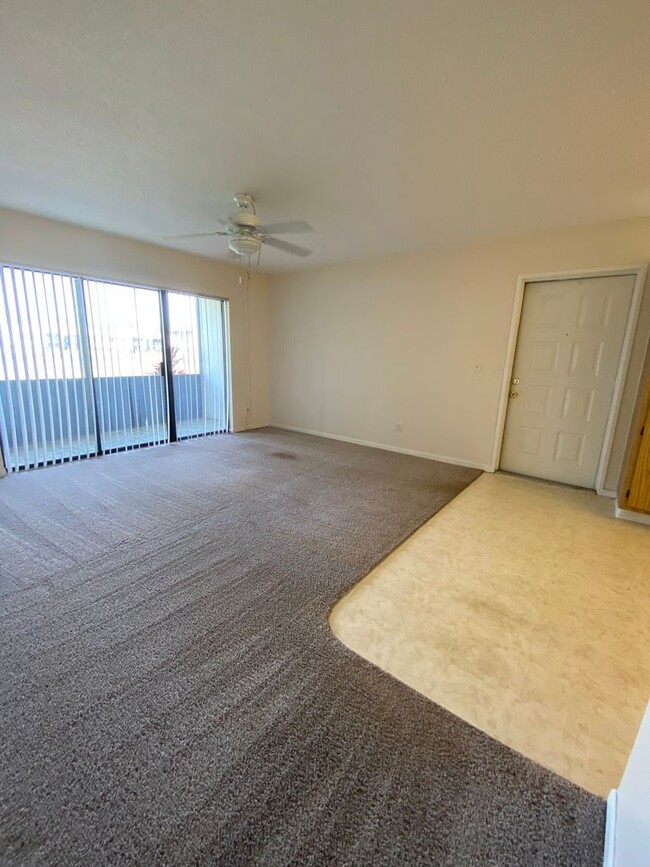 Building Photo - Beautiful 1-Bedroom Condo in Gated East Or...