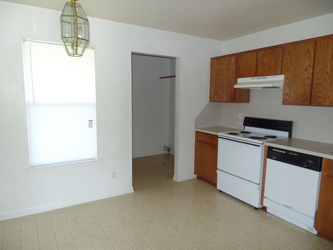 Building Photo - 1003 Circle M Dr