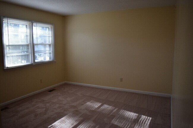 Building Photo - 3 bed, 1.5 bath, 1 Level Living