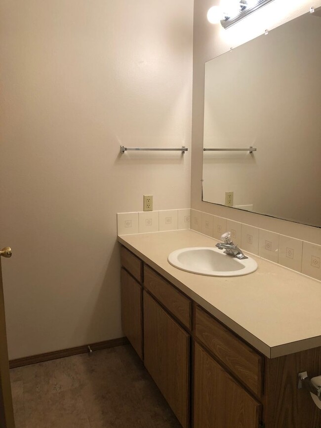 Building Photo - 1557 NW Turner Dr