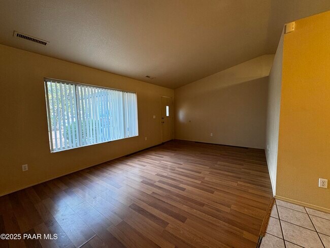 Foto del edificio - 3400 N Lynx Lake Dr