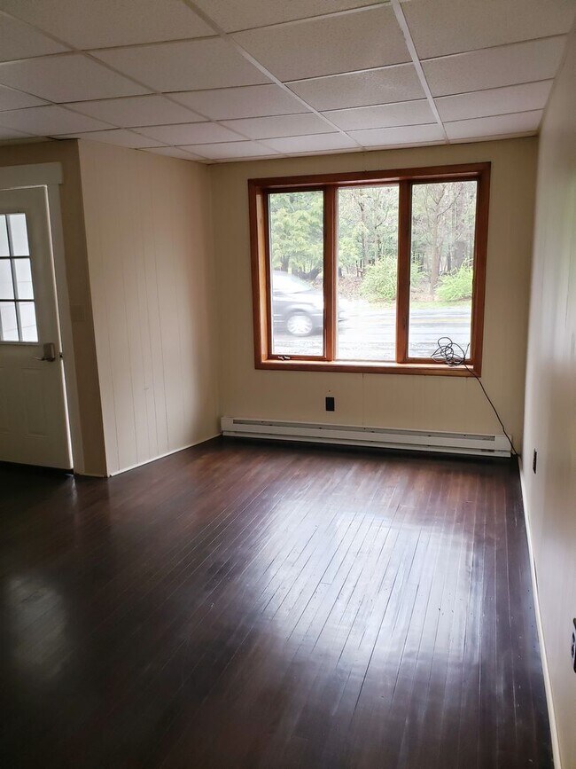 Foto del edificio - 1200 Cherry Lane Rd