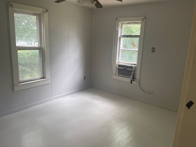 Building Photo - $495 - 1 bed 1 bath - Single Family Home