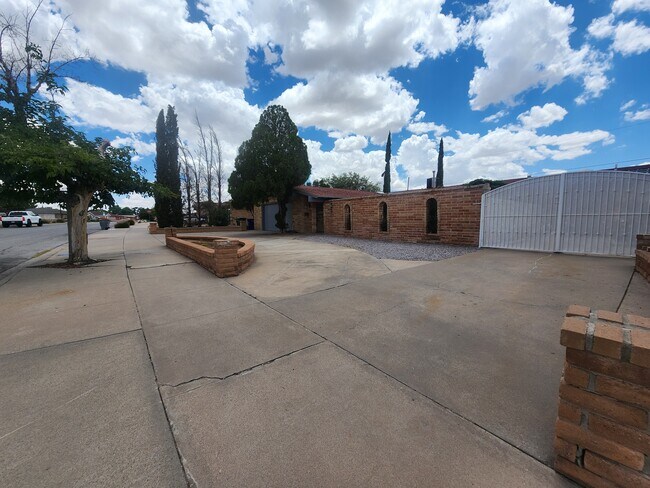 Foto del edificio - 9008 Turrentine Dr