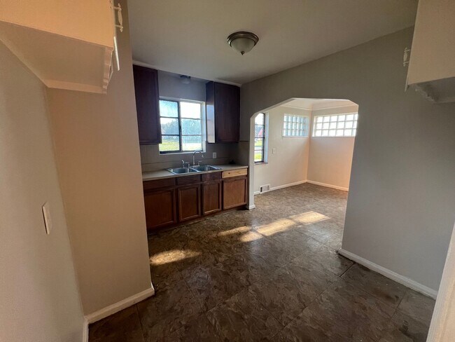 Foto del edificio - Beautiful 3 Bed, 2 Bath Brick Bungalow wit...