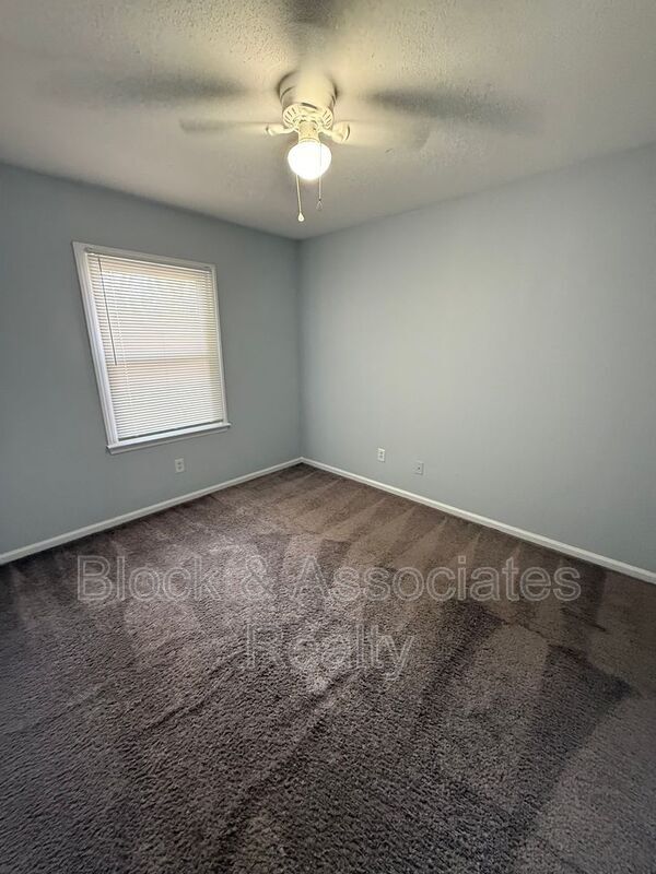 Foto del edificio - 500 N Church St