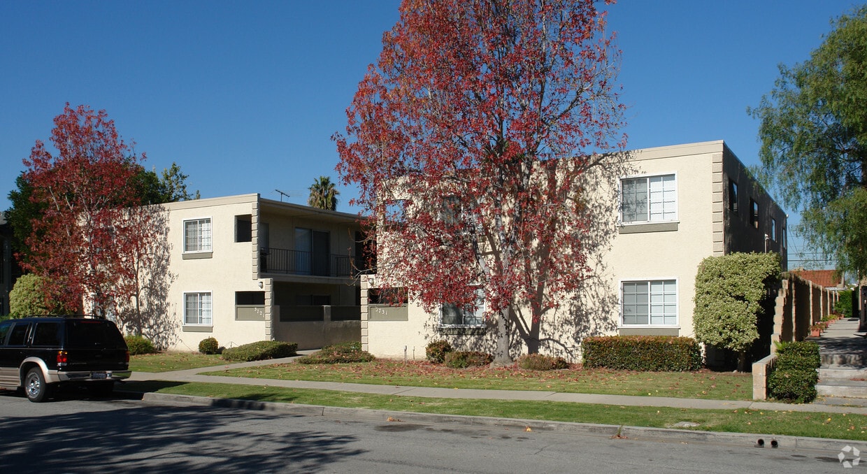 37213731 Green Ave, Los Alamitos, CA 90720 Apartments in Los