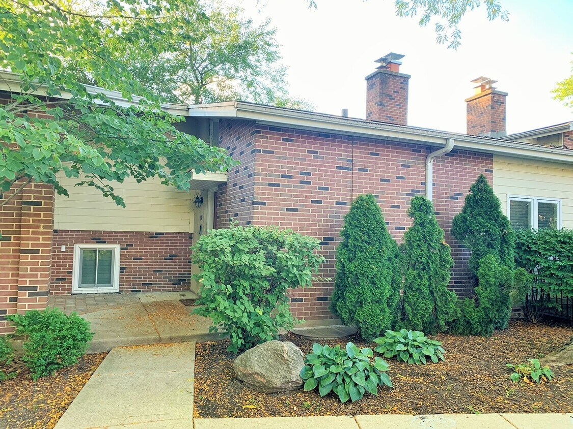468 Green Bay Rd Unit 468, IL 60093 Condo for Rent in