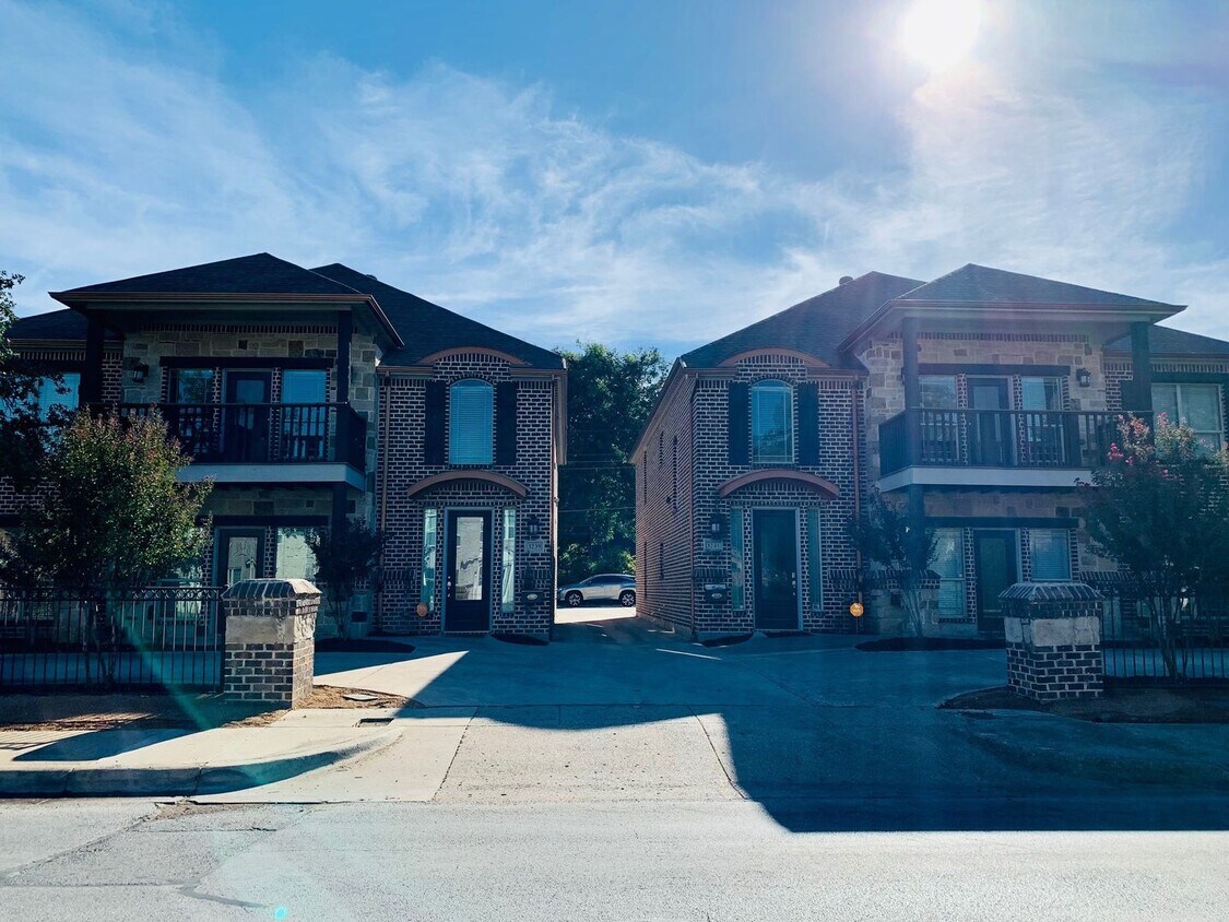 Foto principal - ** MOVE IN SUMMER 2026 ** 5 Bed 3 Bath **F...