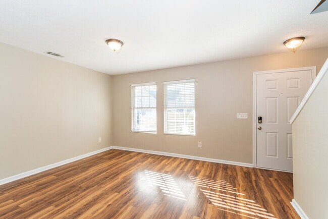 Building Photo - 640 Elderberry Way