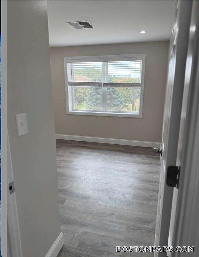 Building Photo - 23 Kenmar Dr