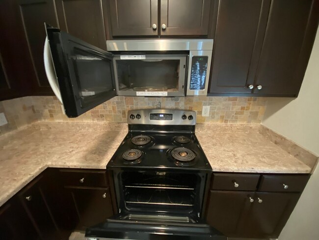 Building Photo - 406 Shady Pk Cv