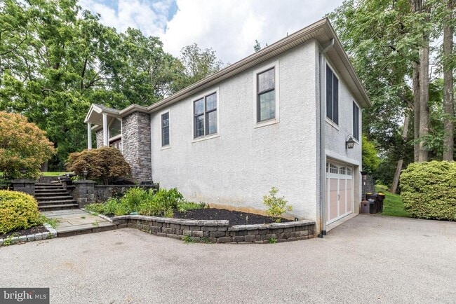 Building Photo - 1001 Jones Rd