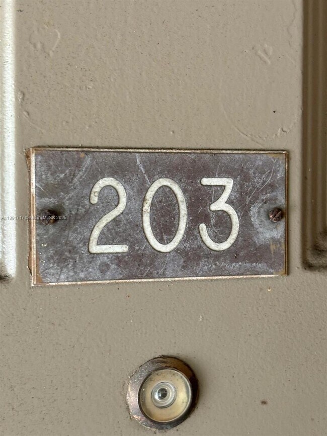 Foto del edificio - 301 Gardens Dr