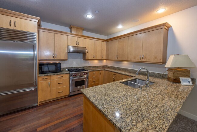 Foto del edificio - 2 Creeks Condominiums - Gated Community on Camas Meadows Golf Course