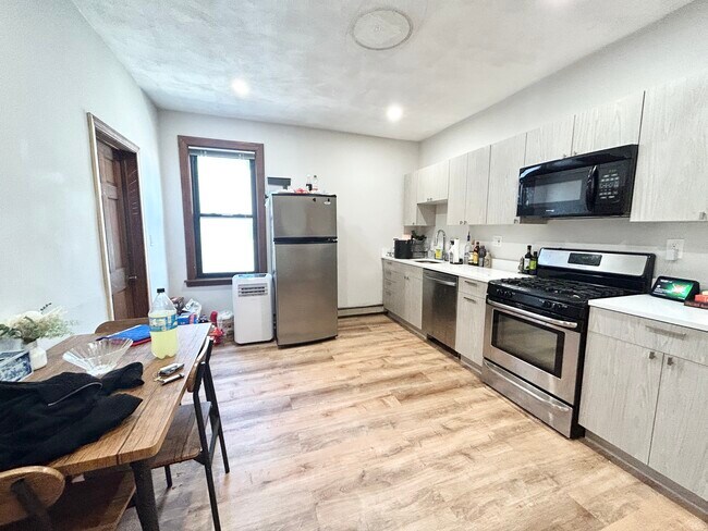 Foto del edificio - 1568 Tremont St