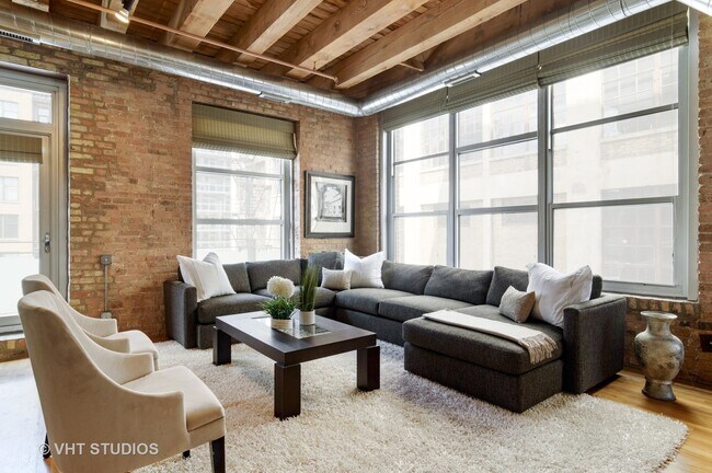 Building Photo - 333 S Desplaines St