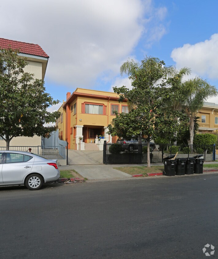 Foto del edificio - 831 S Catalina St